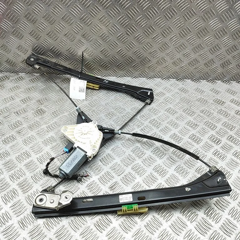 Priekšējā el. loga pacēlāja mehānisma komplekts 3G0837462B