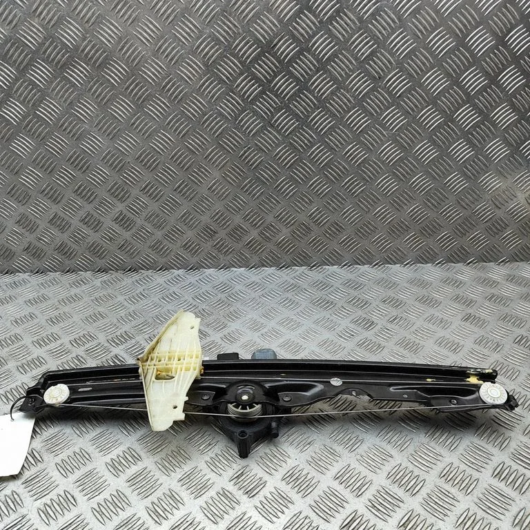 Priekšējā el. loga pacēlāja mehānisma komplekts 9840159380