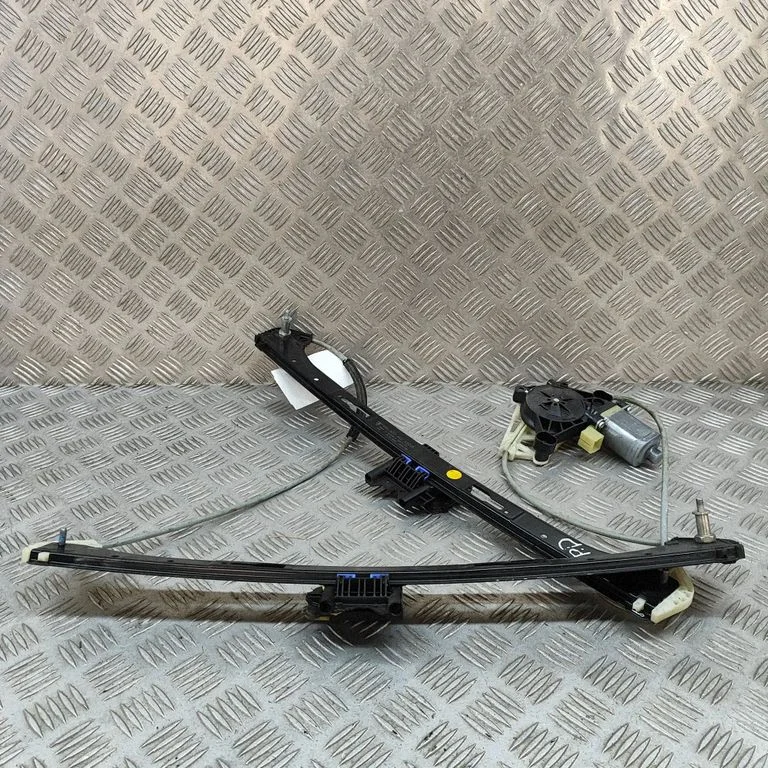Front door window regulator with motor – Porsche Macan (95B) (2014-2018)