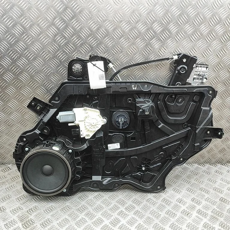 Podnośnik szyby przedniej z silniczkiem – Tesla Model Y (2020-)