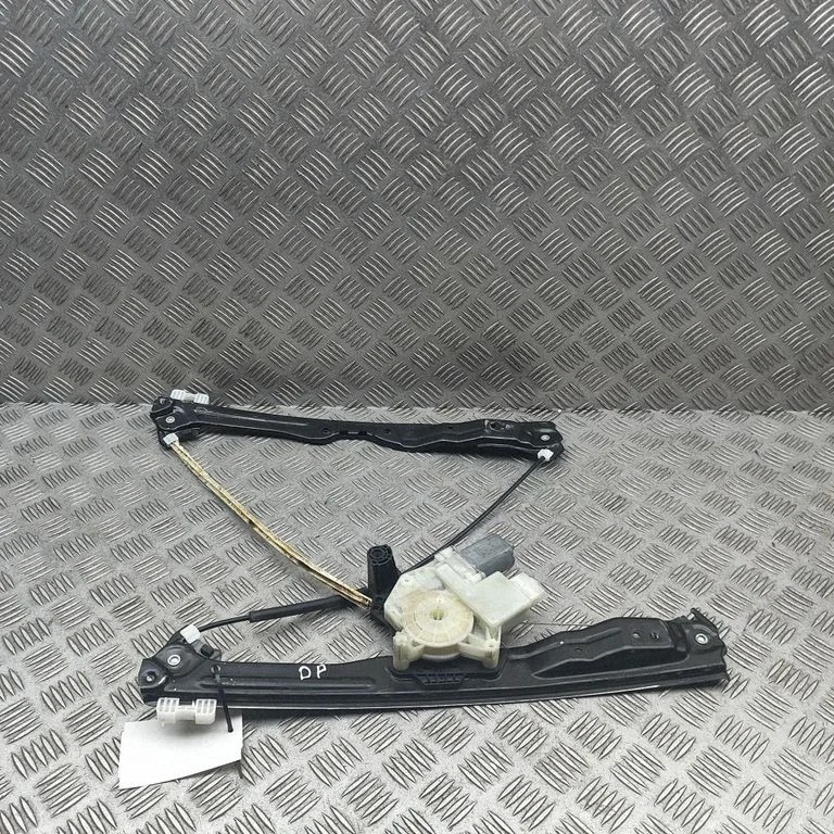 Priekšējā el. loga pacēlāja mehānisma komplekts 9825710280