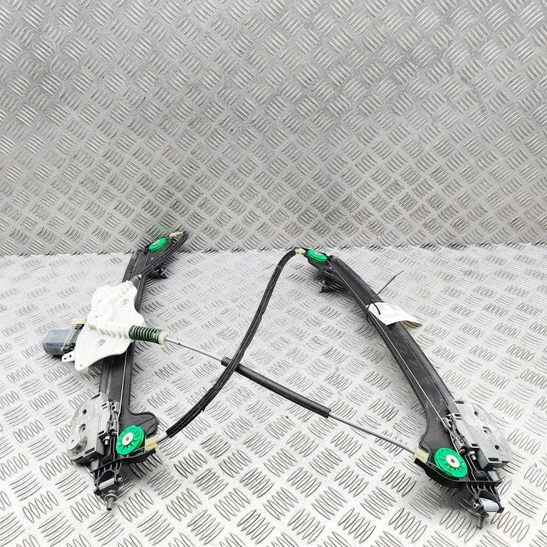 Priekšējā el. loga pacēlāja mehānisma komplekts MY83F23200AC