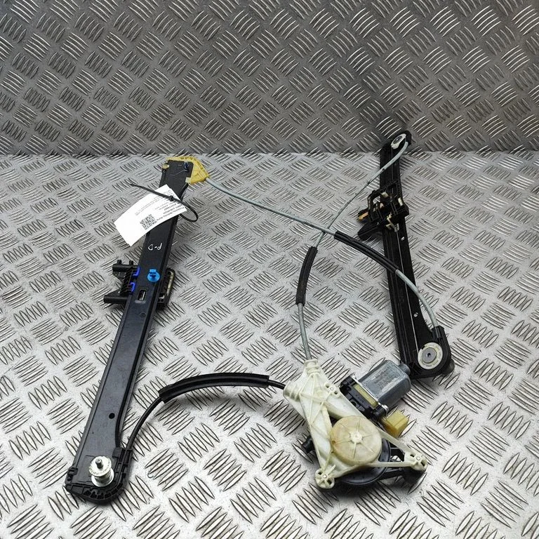 Front door window regulator with motor 5Q0959801B