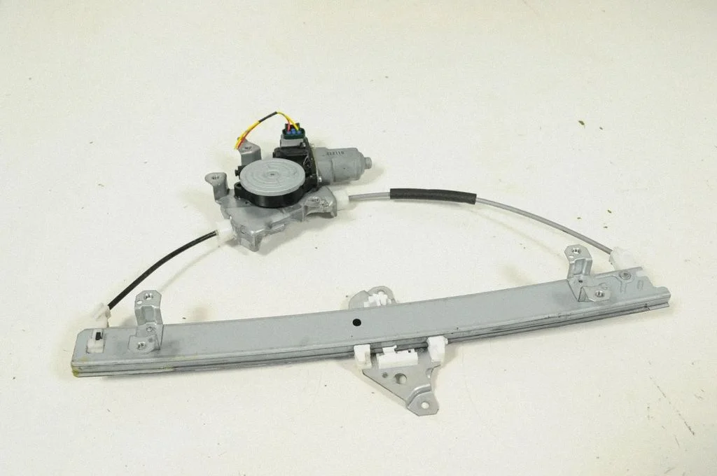 Front door window regulator with motor – Nissan Juke I F15 (2010-2018)