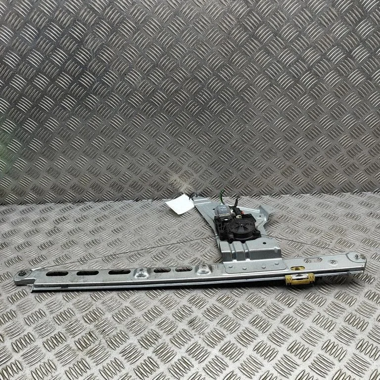 Priekšējā el. loga pacēlāja mehānisma komplekts A9107201100