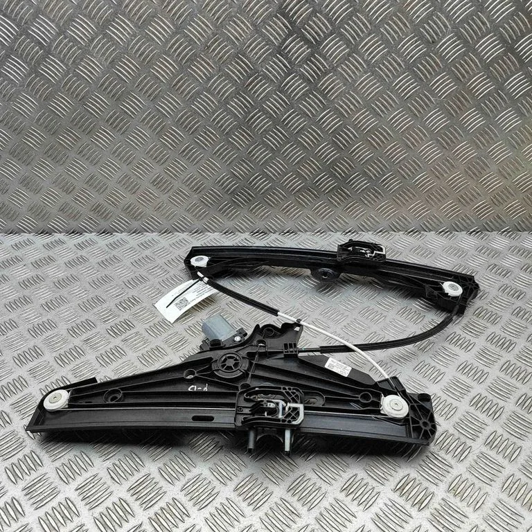 Priekšējā el. loga pacēlāja mehānisma komplekts 9830815180