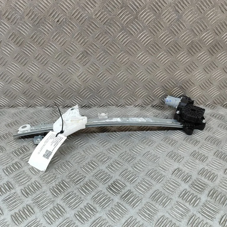 Front door window regulator with motor CM093690A