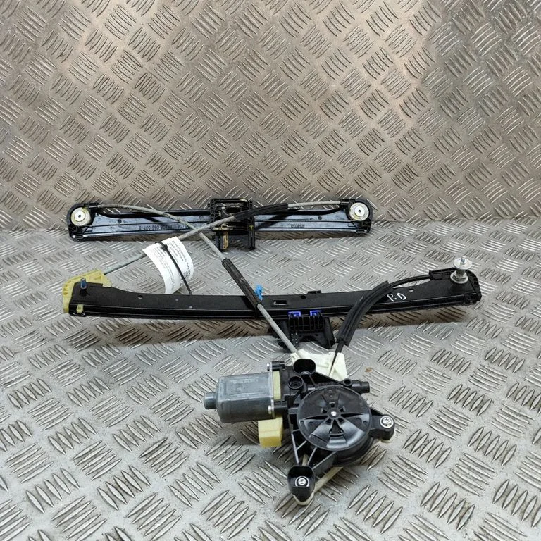Priekšējā el. loga pacēlāja mehānisma komplekts 0130822717