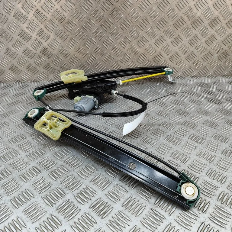 Priekšējā el. loga pacēlāja mehānisma komplekts E04175101
