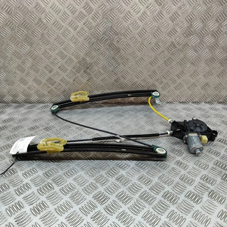 Priekšējā el. loga pacēlāja mehānisma komplekts E04175101
