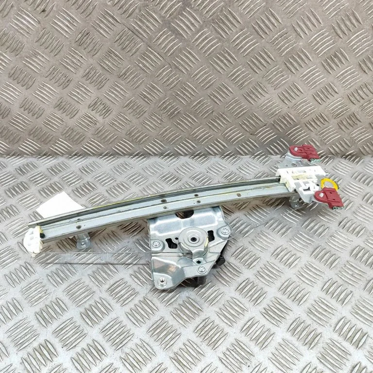 Priekšējā el. loga pacēlāja mehānisma komplekts – Nissan Juke II F16 (2019-)