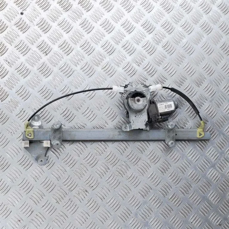 Esiukse elektriline aknatõstuk mootoriga 400924F – Nissan Note (E11) (2006-2014)