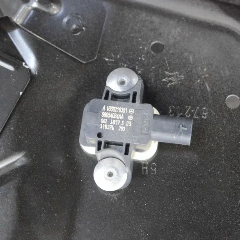 Esiukse elektriline aknatõstuk mootoriga – Maserati Ghibli (2013-)