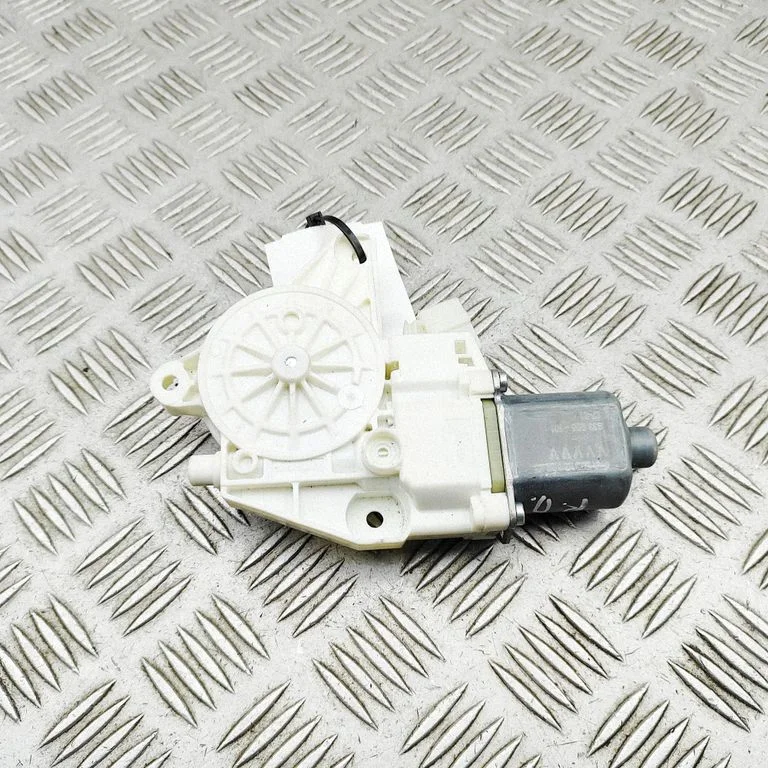 Priekšējā loga pacēlāja motoriņš 0130822691