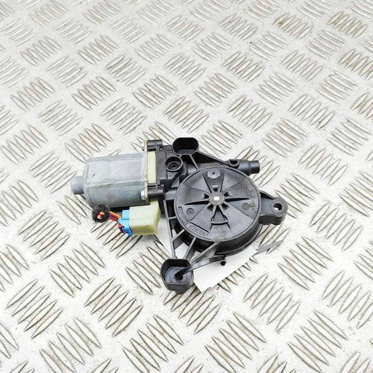 Priekšējā loga pacēlāja motoriņš 8W0959801