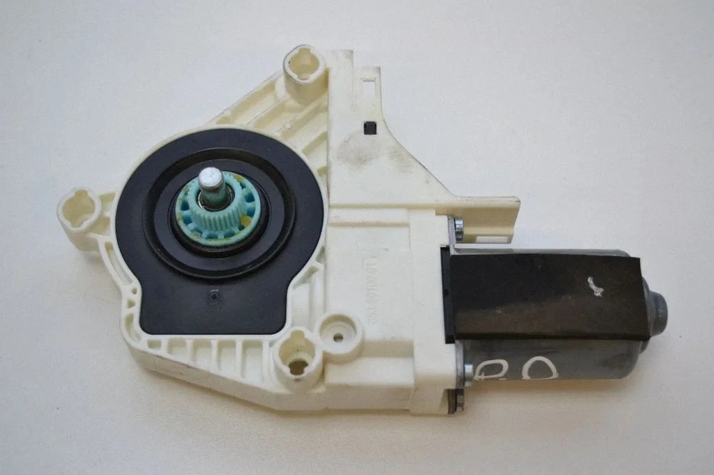 Front door window regulator motor – Audi A5 Sportback 8TA (2009-2016)