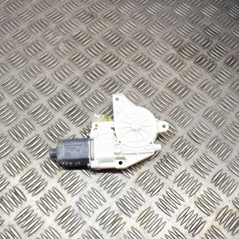 Front door window regulator motor – Mercedes-Benz ML-Class W164 (2005-2011)