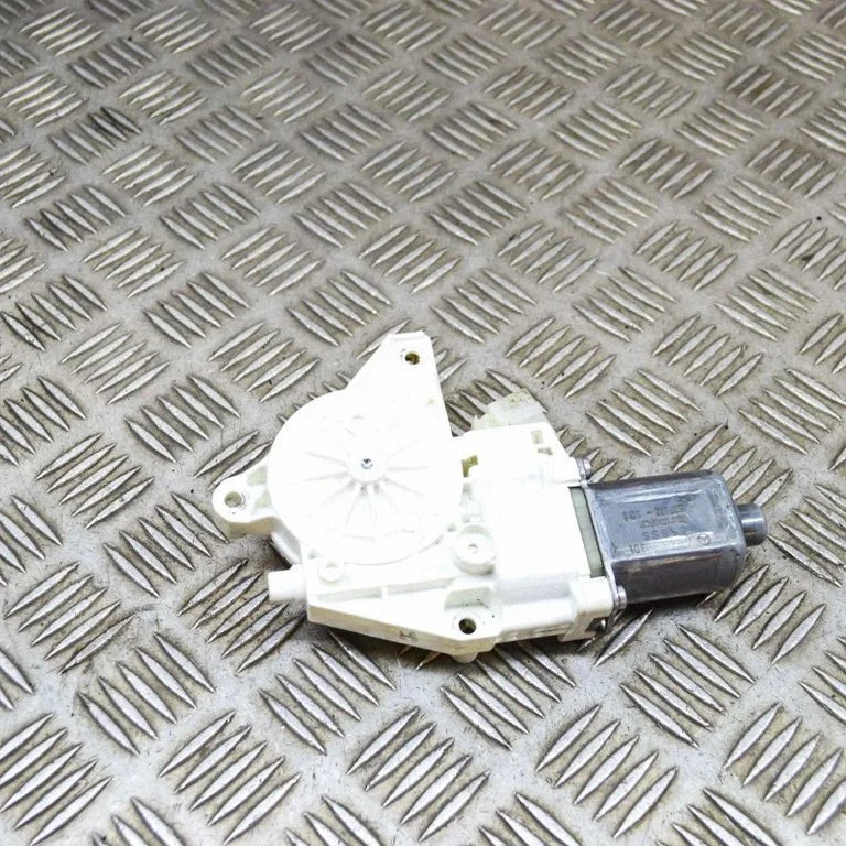 Priekšējā loga pacēlāja motoriņš 0130822755