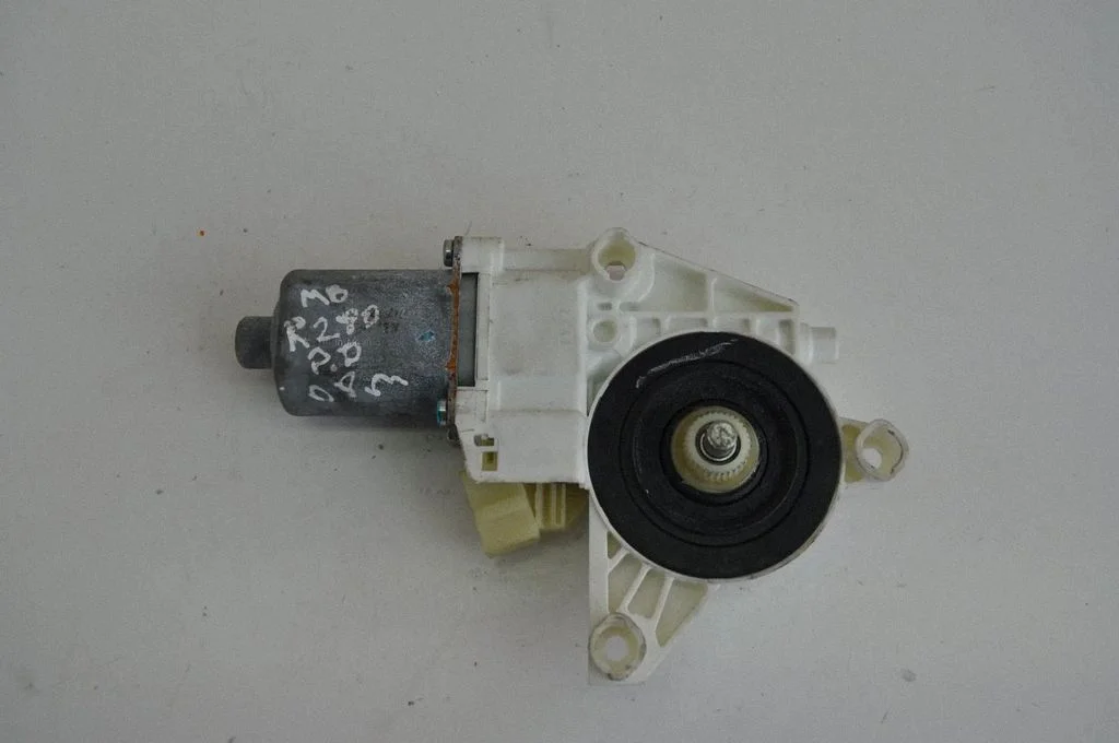 Front door window regulator motor – Mercedes-Benz R-Class W251 (2005-2013)