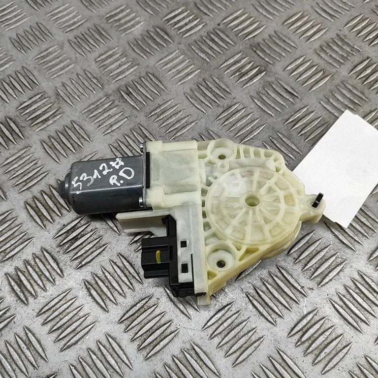 Priekšējā loga pacēlāja motoriņš 0536011002