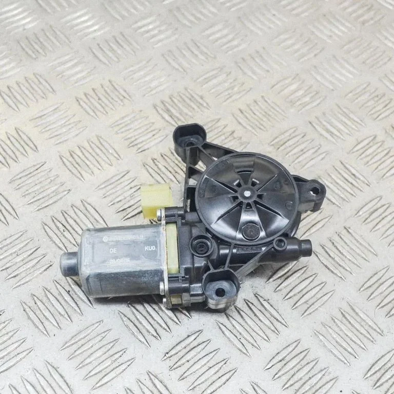 Priekšējā loga pacēlāja motoriņš 0130822716