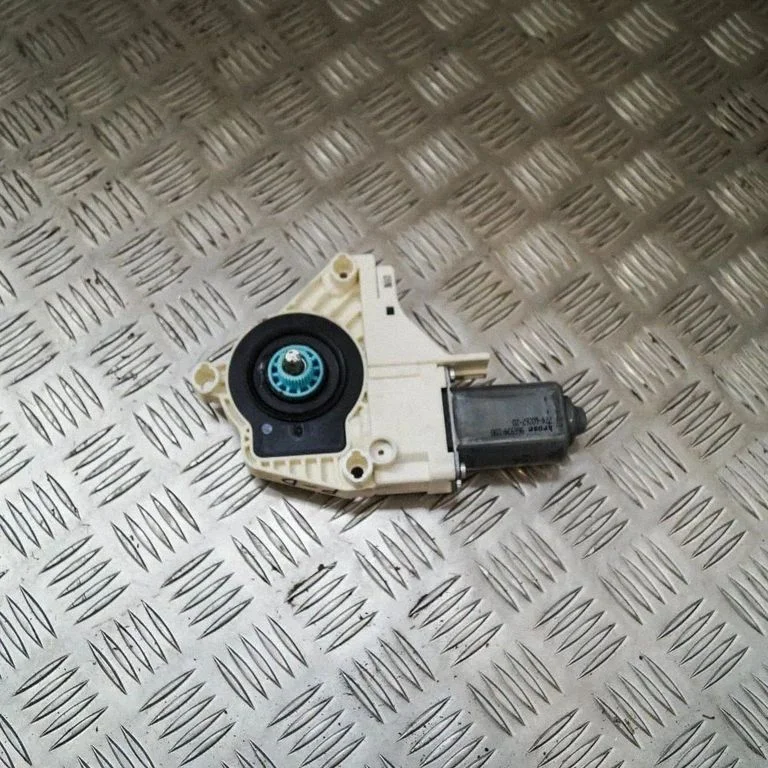 Priekšējā loga pacēlāja motoriņš 8K0959802A