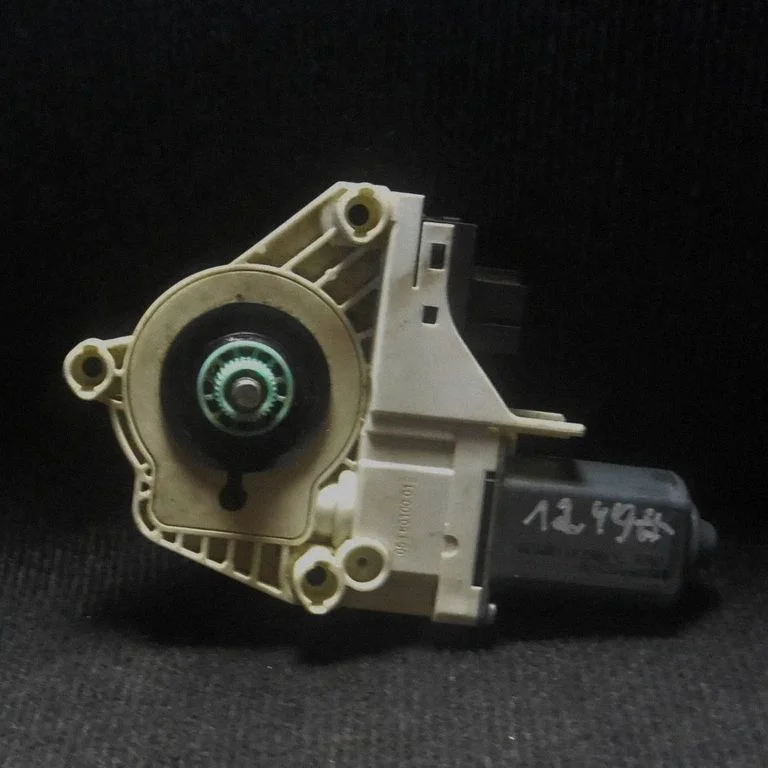 Front door window regulator motor – Audi A6 Allroad C5 (1999-2005)