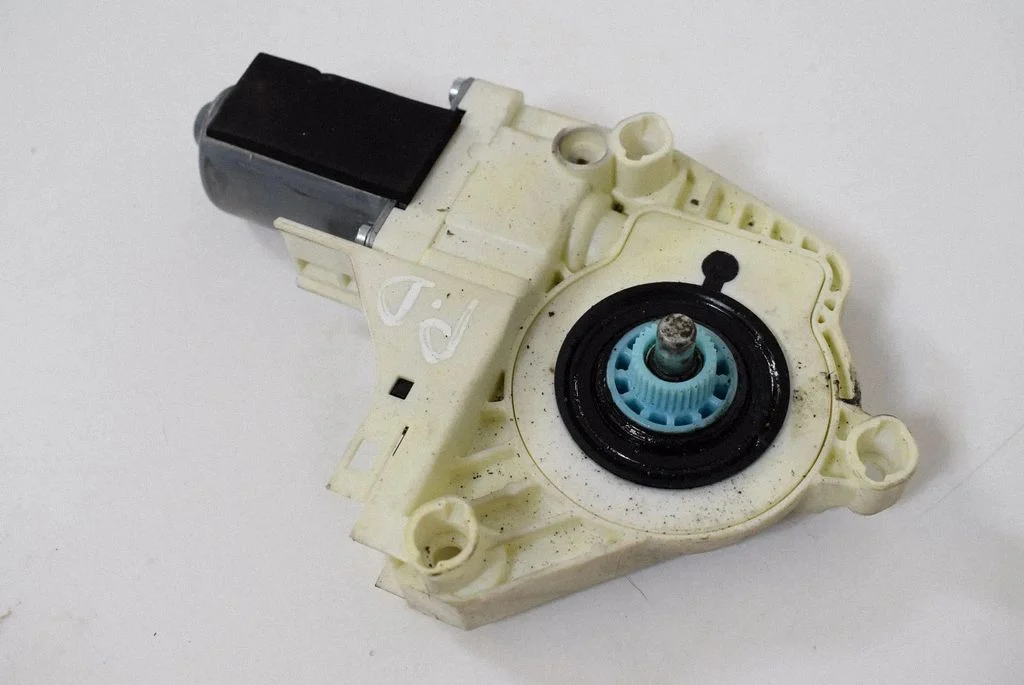 Front door window regulator motor – Audi A5 Sportback 8TA (2009-2016)