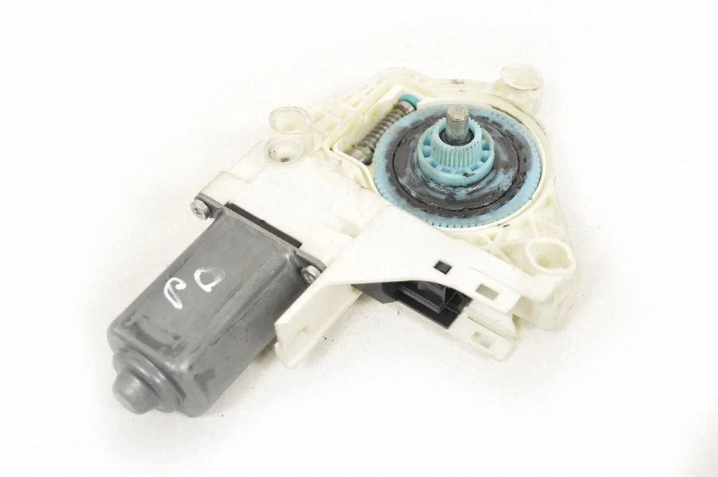 Front door window regulator motor 8X0959802C