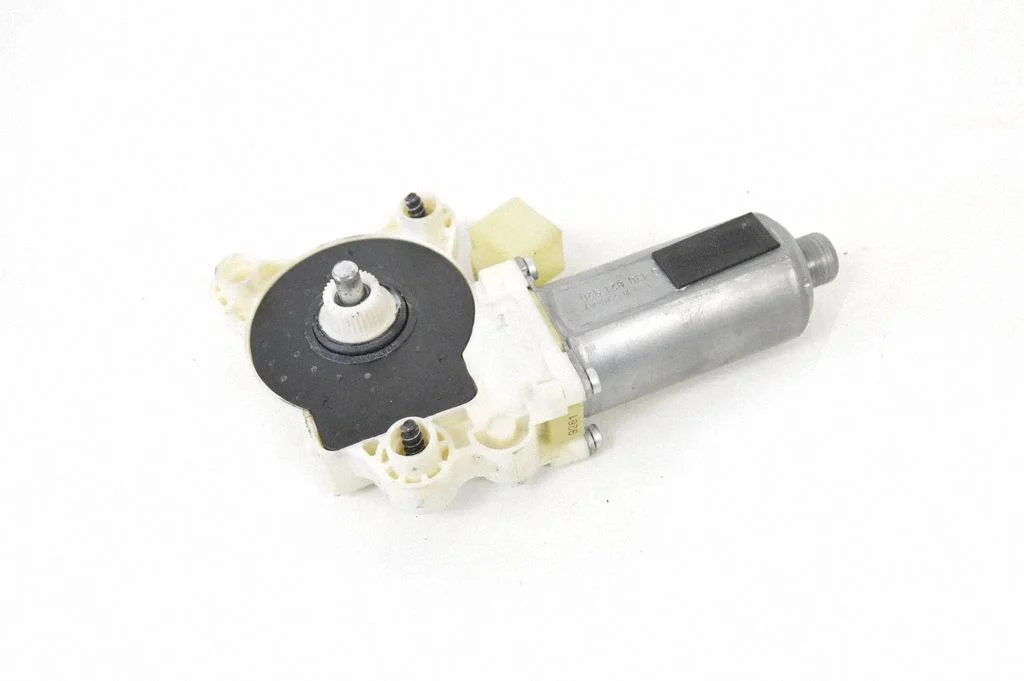Front door window regulator motor – Mercedes-Benz CLK-Class A209 C209 (2002-2009)