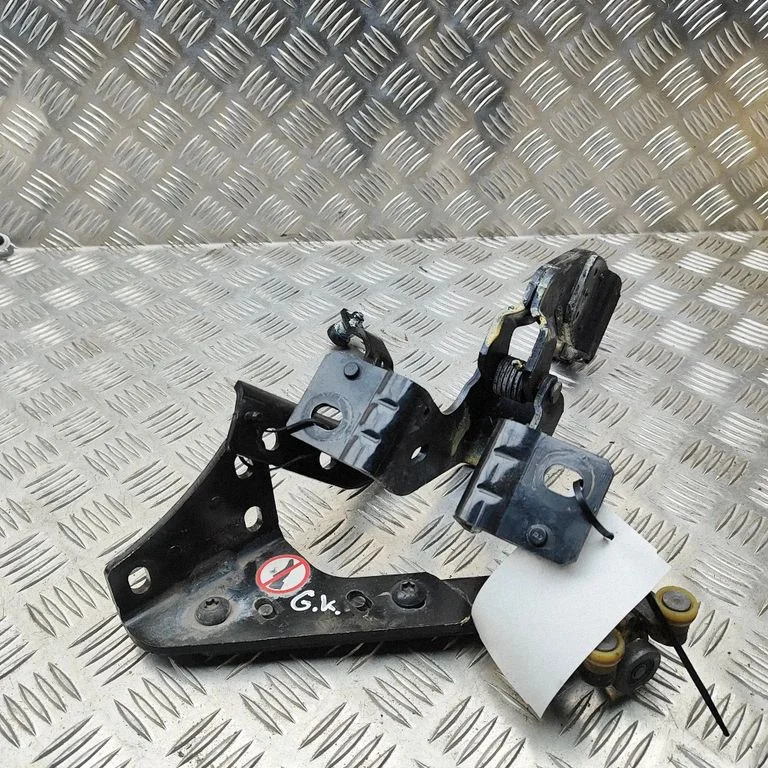 Liugukse ülemine rulli juhik/ hing – Citroen Jumpy (2016-)