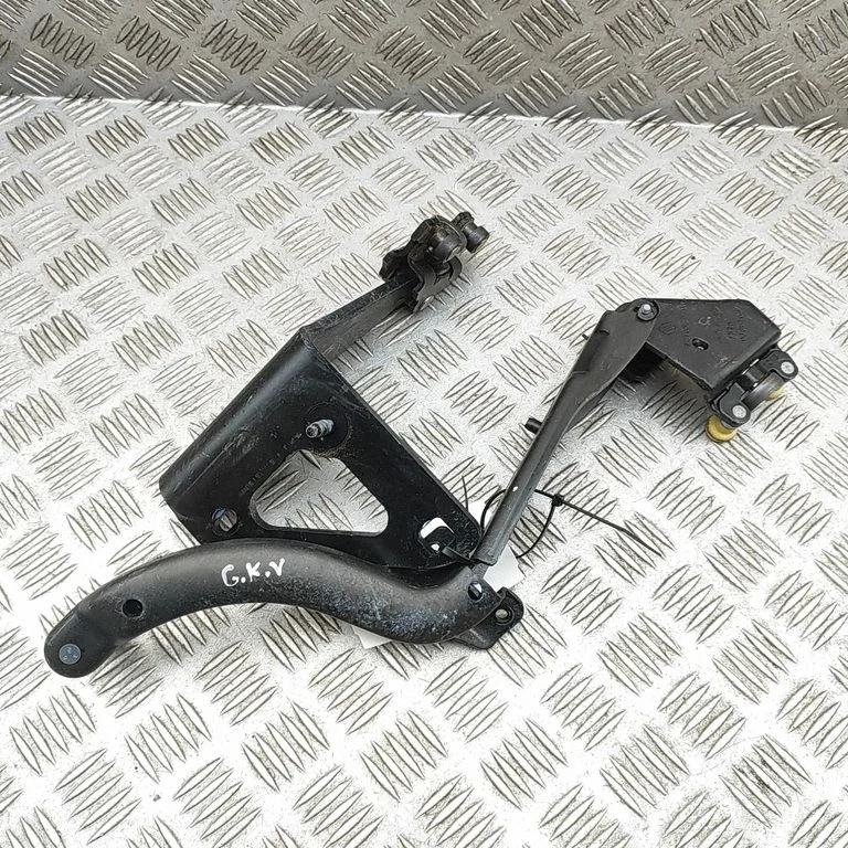 Sliding door upper roller guide/hinge – Renault Trafic III (X82) (2014-)