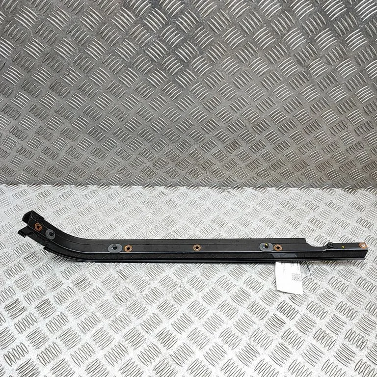 Augšējā rullīša vadotne/ augšējā eņģe SU001B1489