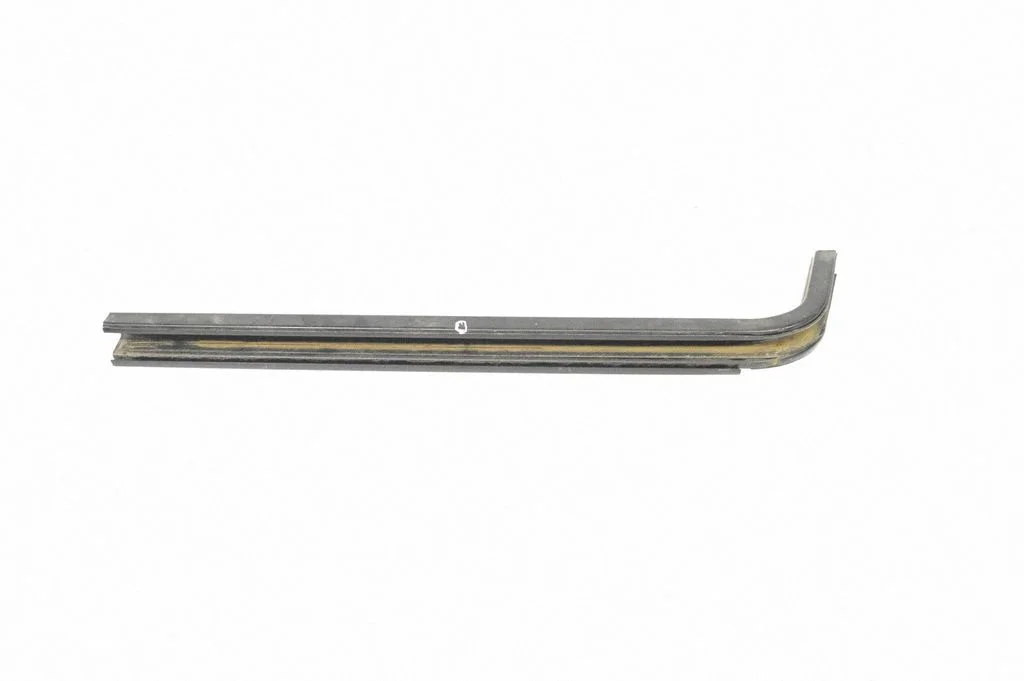 Augšējā rullīša vadotne/ augšējā eņģe 902AA22800277