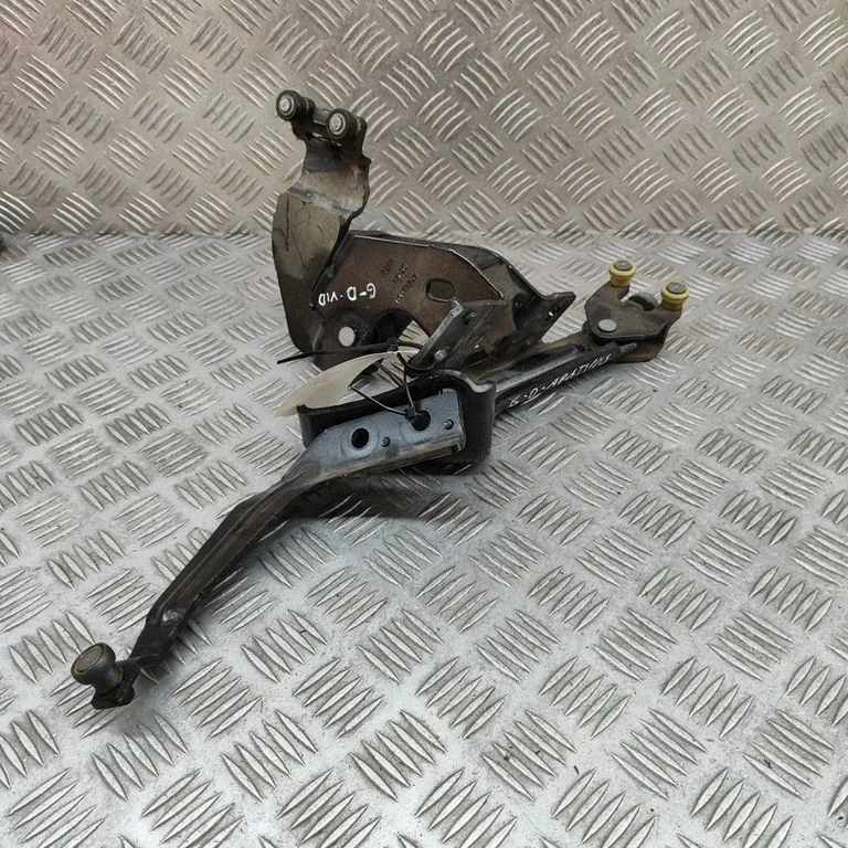Augšējā rullīša vadotne/ augšējā eņģe 9847162480
