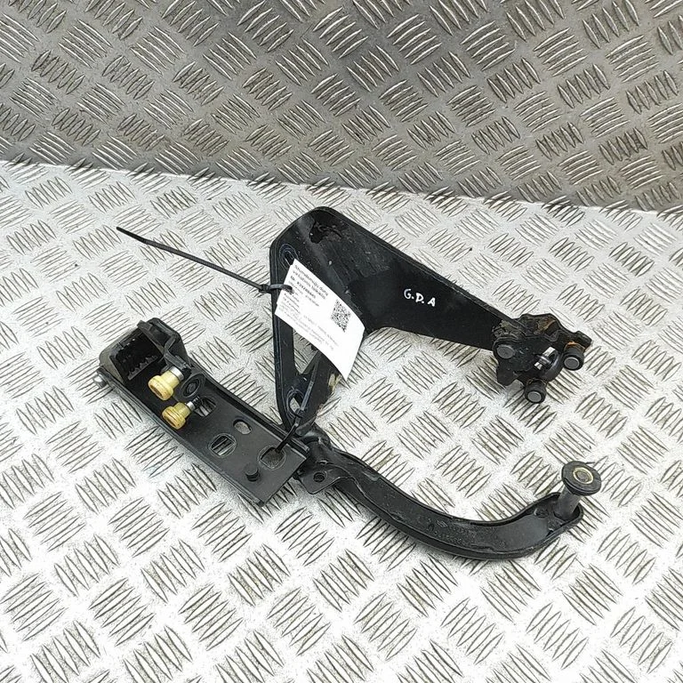 Sliding door lower roller guide/hinge – Renault Trafic III (X82) (2014-)