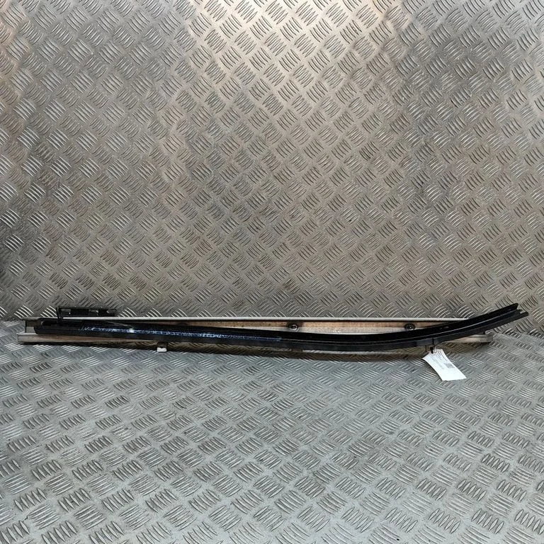 Augšējā rullīša vadotne/ augšējā eņģe 7H1843871AA