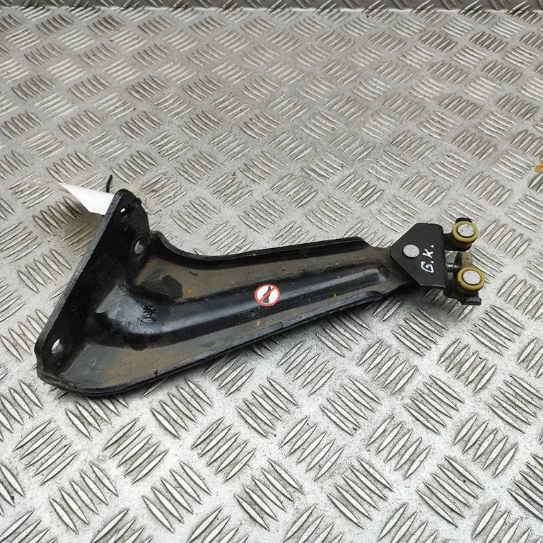 Sliding door lower roller guide/hinge 9816965980