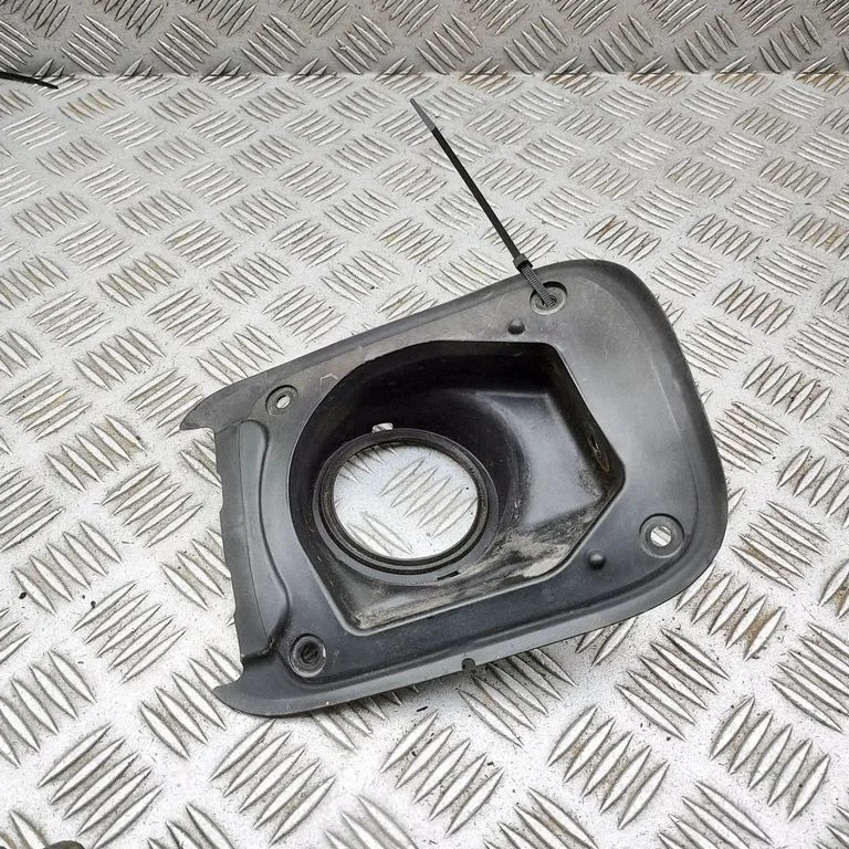 Klapka wlewu paliwa 7729050060 – Lexus LS UCF30 (2001-2007)
