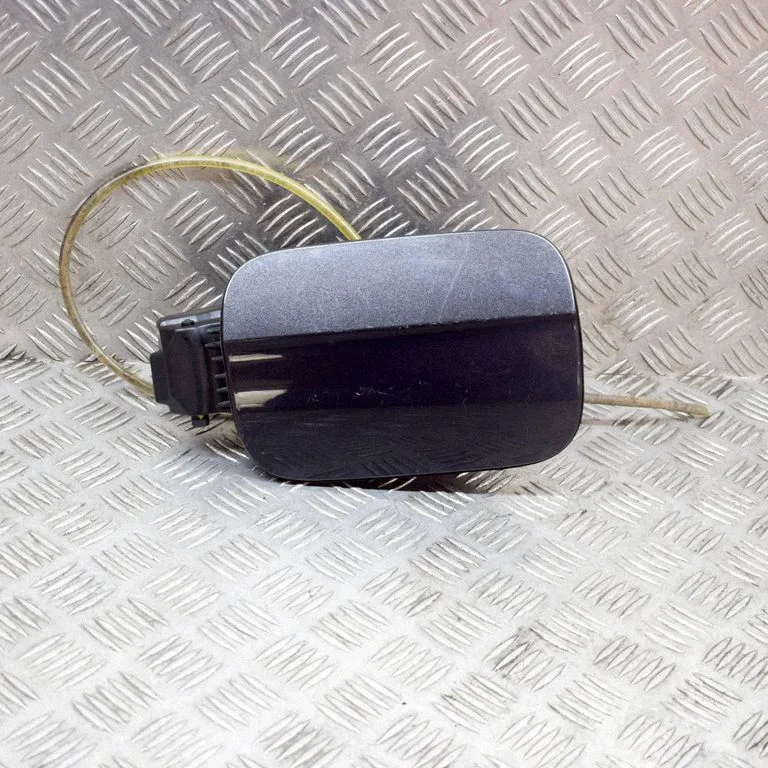Degvielas tvertnes vāciņš 8T8809906