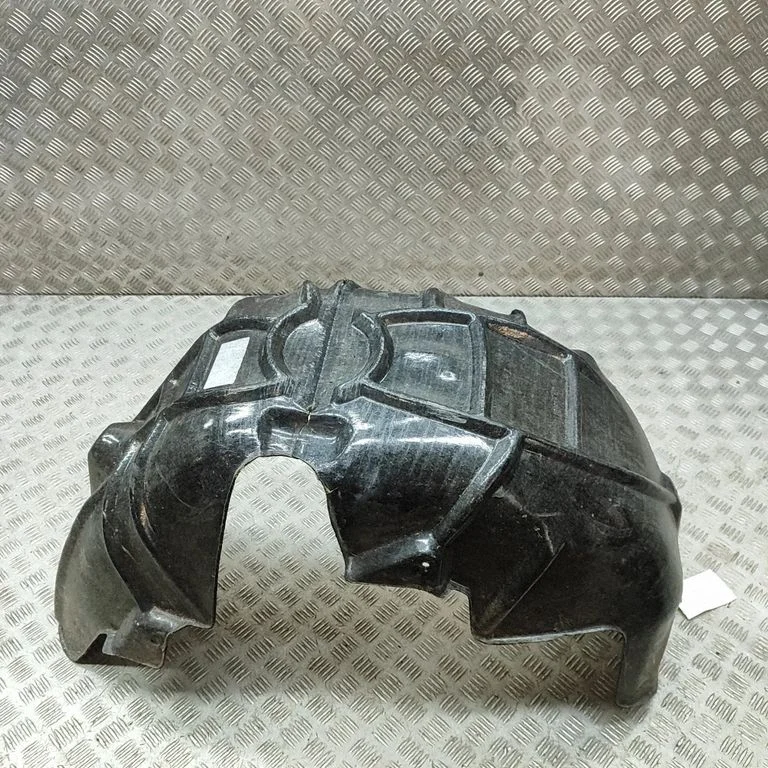 Rear arch fender liner splash guards 8V5810171B