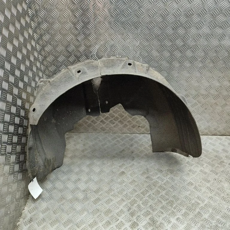 Aizmugurējais dubļusargs (arkas ieliktnis) 8T0810172G