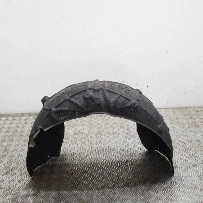 Rear arch fender liner splash guards – right