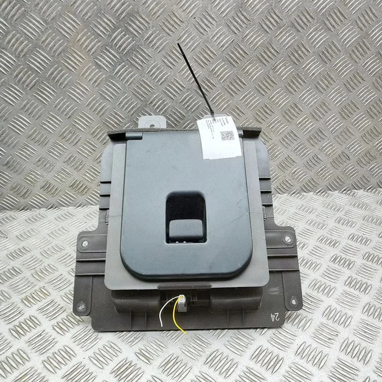 Schowek pasażera 8852050050C0 – Lexus LS UCF30 (2001-2007)
