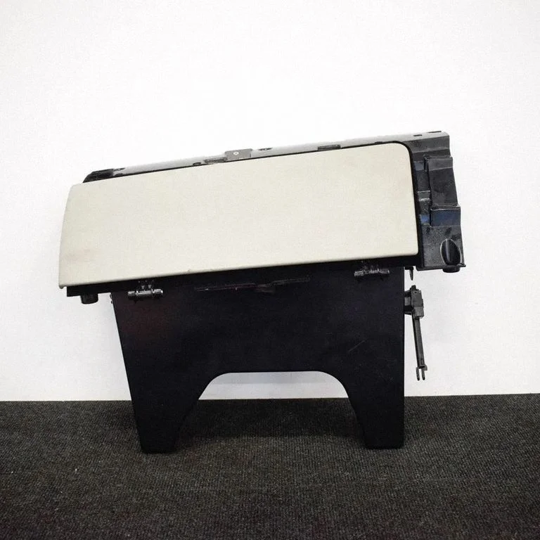 Glove box 102341600