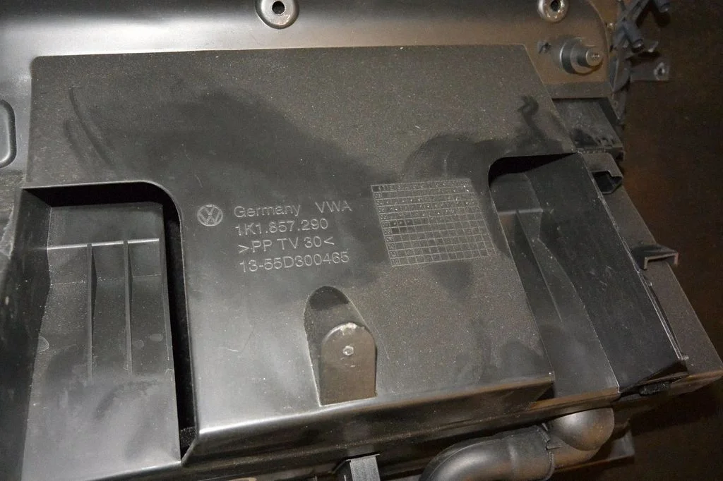 Glove box – Volkswagen Golf Plus (2005-2013)
