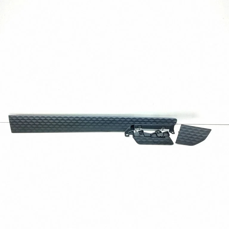 Dashboard glove box trim 31688925