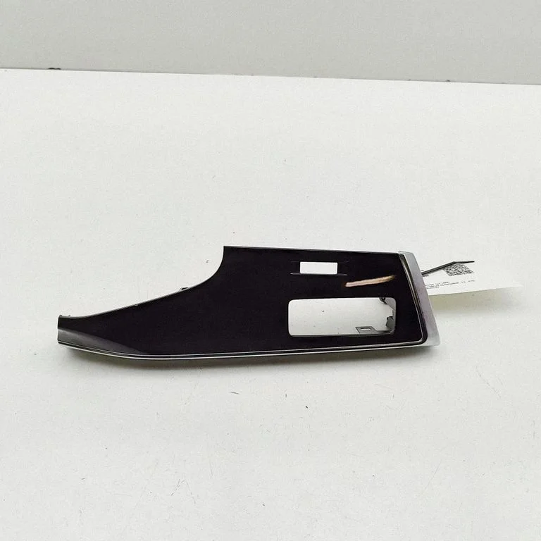 Dashboard glove box trim 4M8857237A