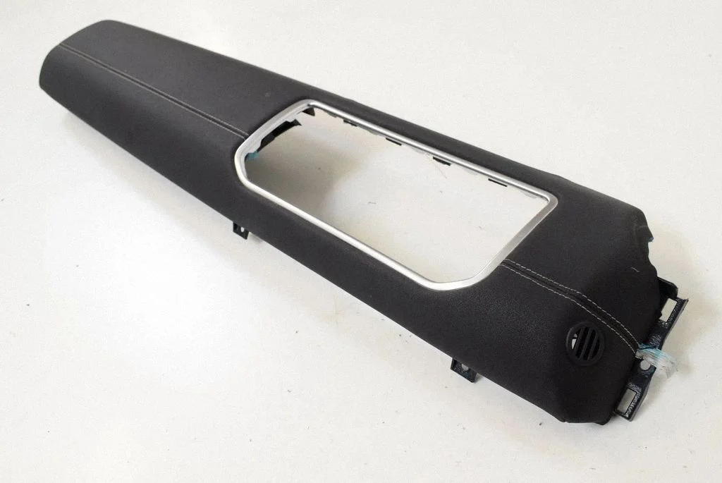 Dashboard glove box trim BJ3204268