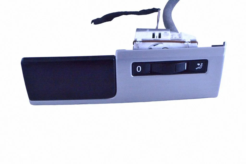 Dashboard glove box trim 7L6857189Q